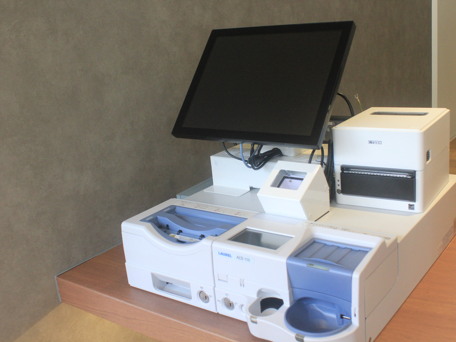 自動釣銭機 ACE-110｜グッドモーニングデンタル